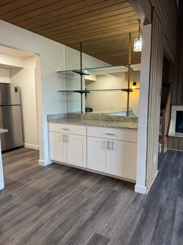 Building Photo - 2131 N Summit Ave