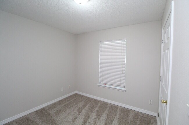 Building Photo - Updated 3BR/1BA Patio Home in Northeast Pensacola, Close to Downtown, Shopping, and Parks!