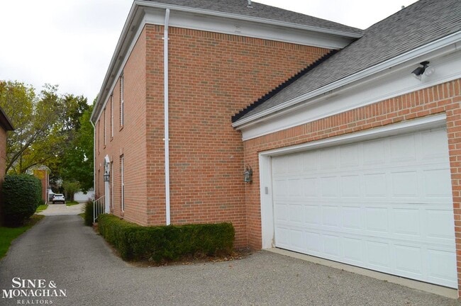 Building Photo - 860 Neff Rd