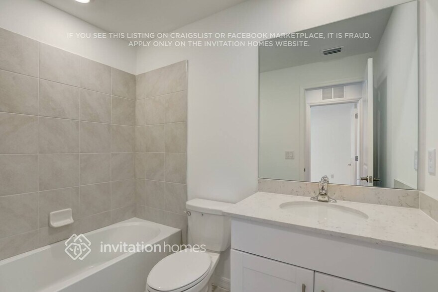 Building Photo - 2077 E Landings Wy