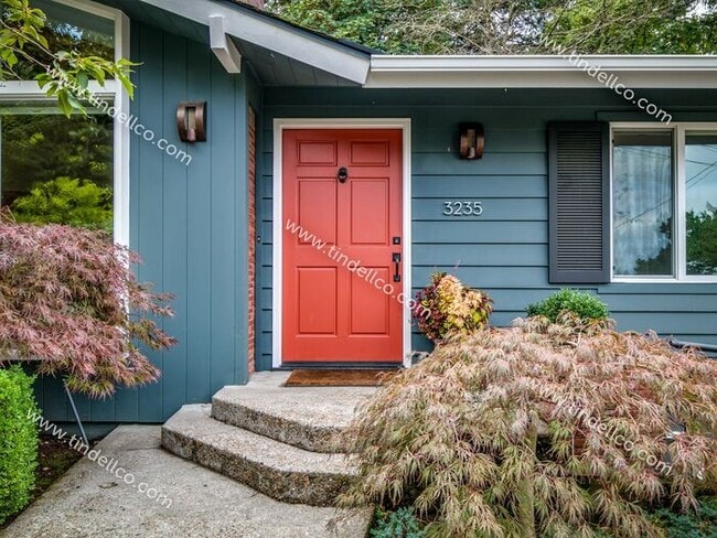 Building Photo - Spacious Mid-Century Modern Home in Counci...