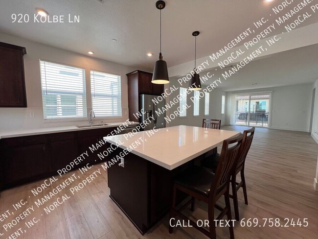 Building Photo - 920 Kolbe Ln
