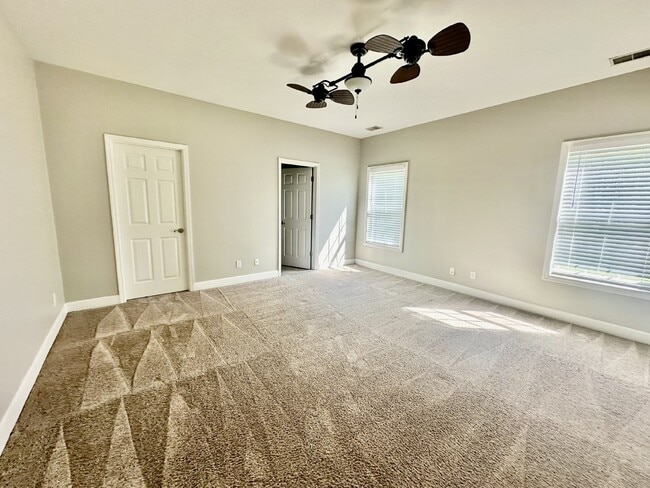 Building Photo - Spacious Home on a Large Lot in Grande Oaks!