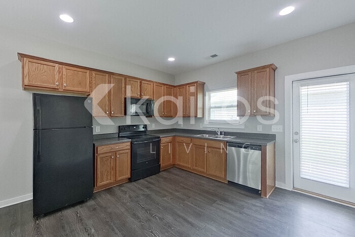 Building Photo - 344 White Oak Cir