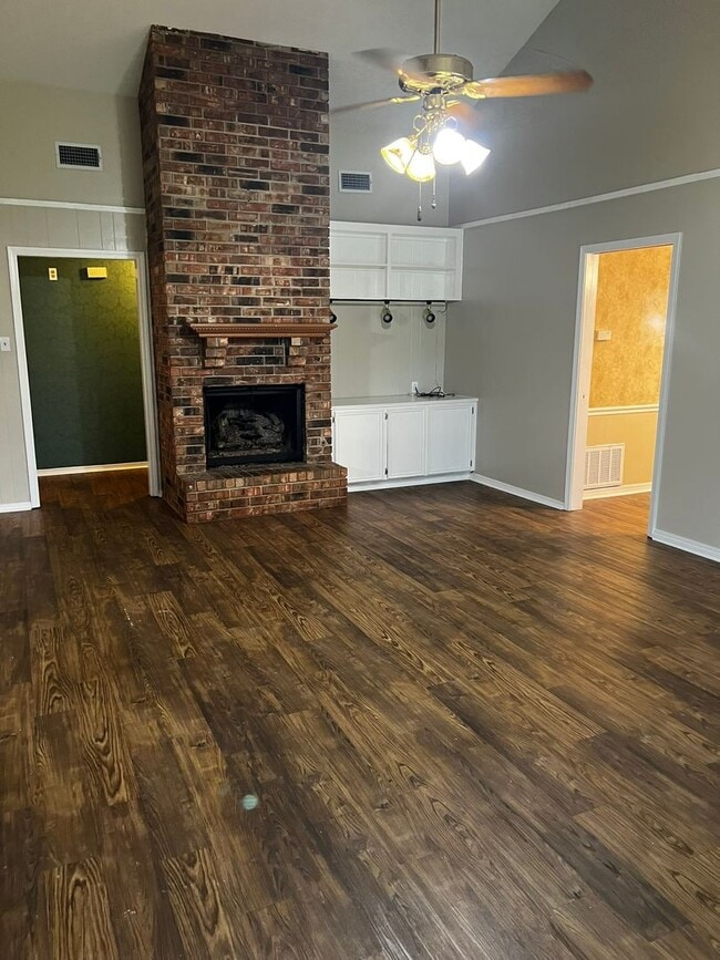 Building Photo - 3505 Kresswick St