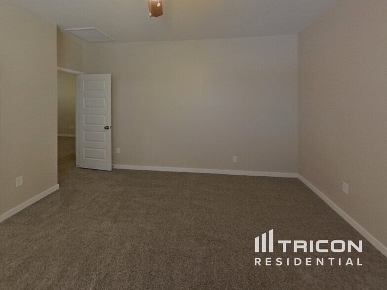 Building Photo - 4551 E Gary St