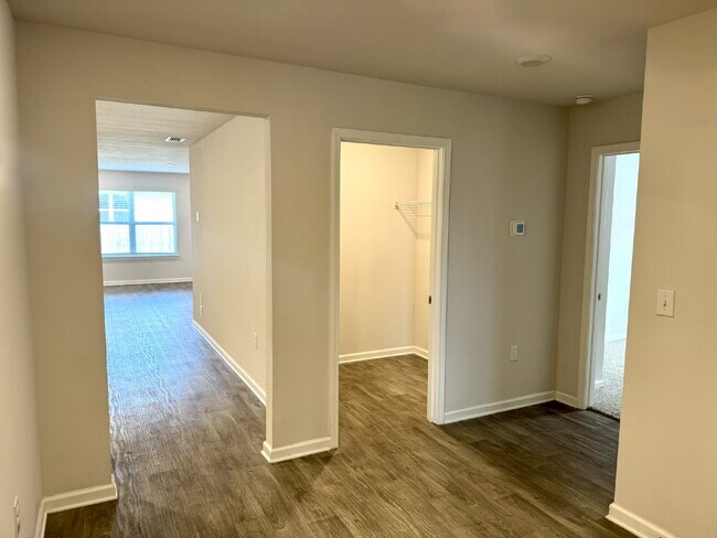 Building Photo - New rental in Brighton Oaks! Conveniently located off Hwy 231, this community conveniently close ...