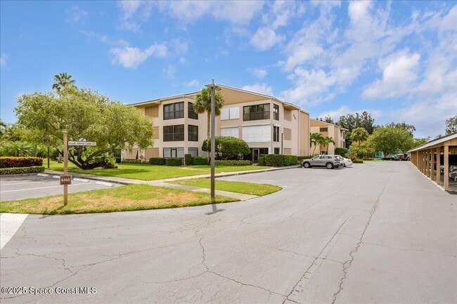 Building Photo - 6165 S Mirror Lake Dr