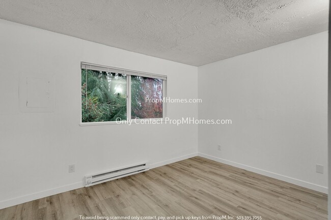 Building Photo - Updated Two Bedroom Unit - First Month Free!