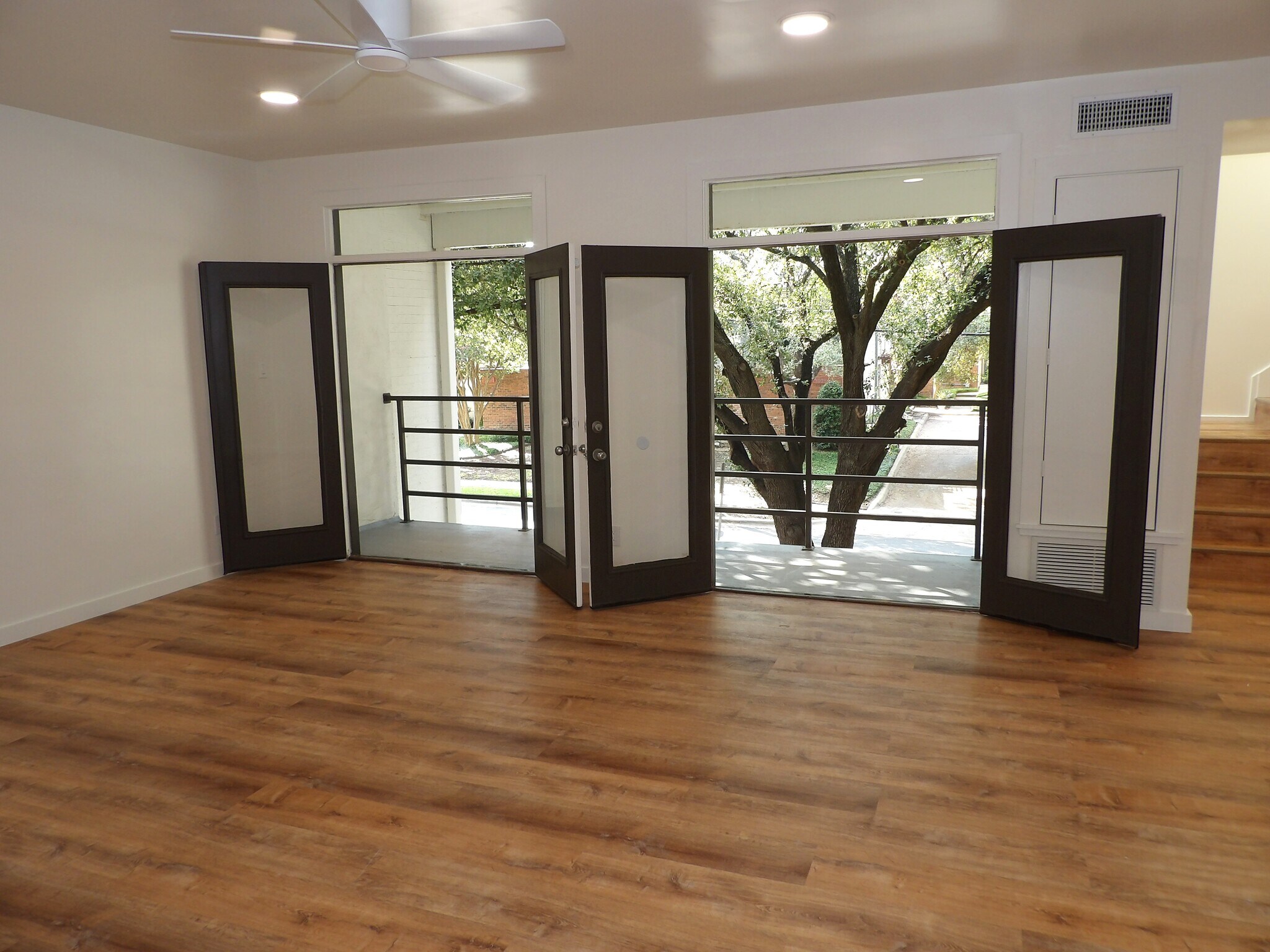 Building Photo - 3910 Buena Vista St