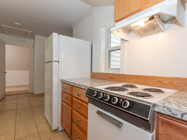 Building Photo - 212 Gilsum St