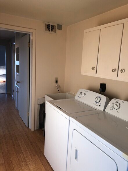 Laundry Room - 518 S Chestnut St