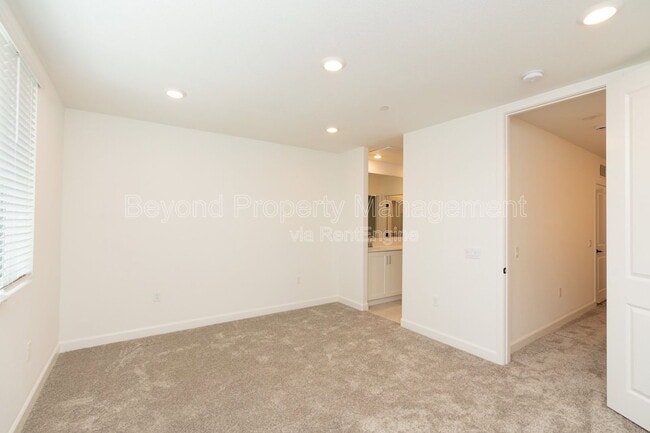Building Photo - 2126 Senita Dr