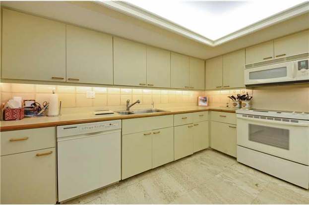 Building Photo - 251 Crandon Blvd