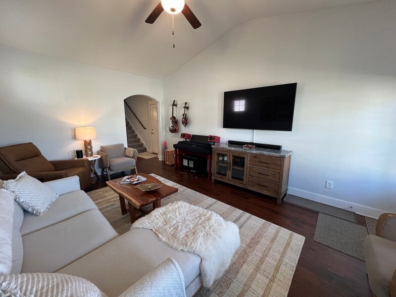 Building Photo - 2028 Gracious Dr