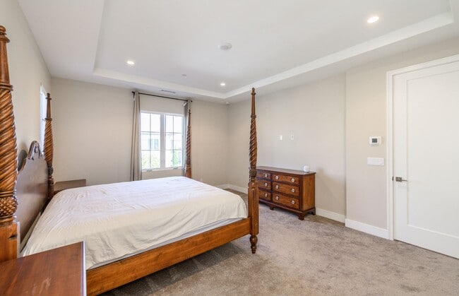 Building Photo - 3bedroom/3 bath/Gated Orchard Hill/Detache...