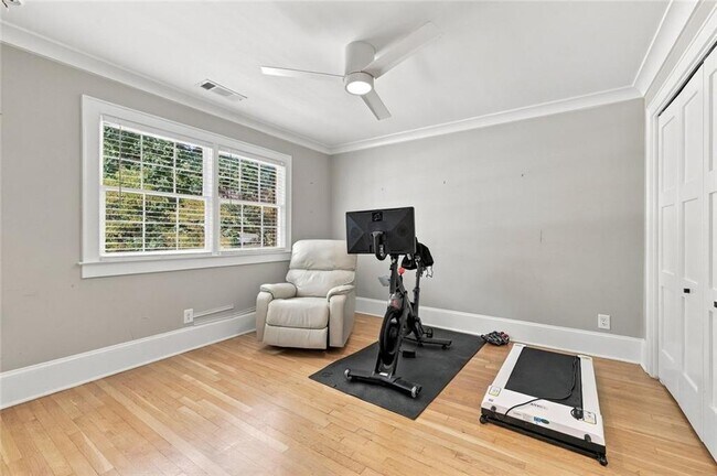Building Photo - 5179 Meadowlake Dr