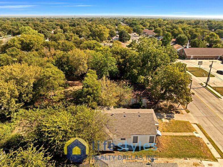 Building Photo - 2245 E Overton Rd