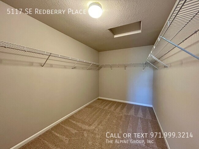 Building Photo - 5117 SE Redberry Pl