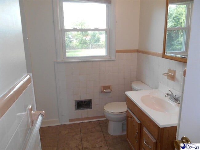 Building Photo - 1225 Hobart Dr