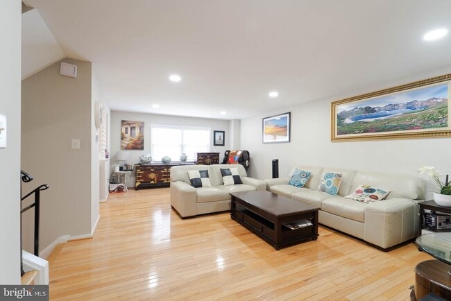 Building Photo - 4541 Ravensworth Rd