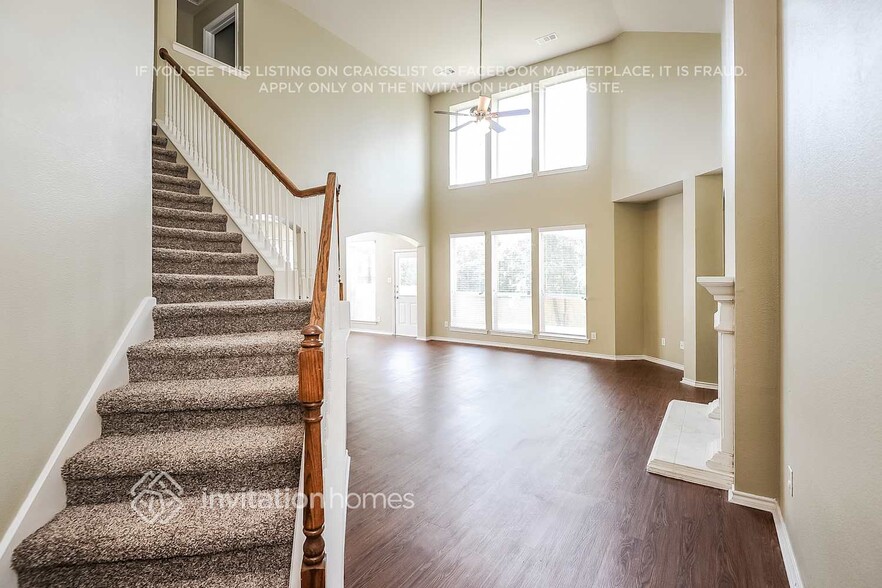 Building Photo - 5823 Silver Sage Ln