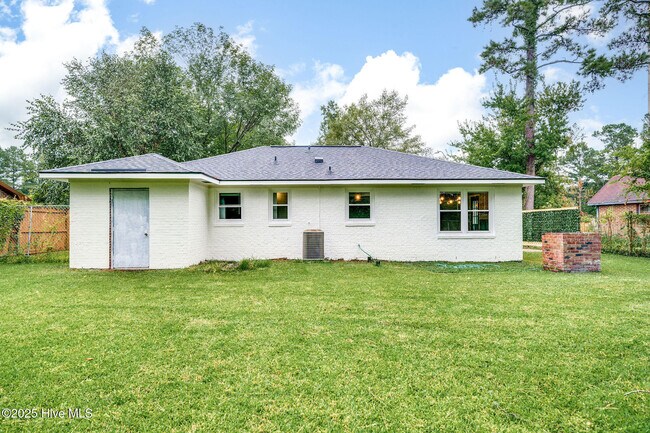 Building Photo - 114 Candlewood Dr
