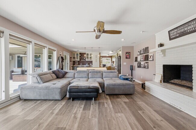 Building Photo - Charming 3-Bed Oasis with Scenic Waterfront Views and Pool 15 minutes from Downtown Nashville