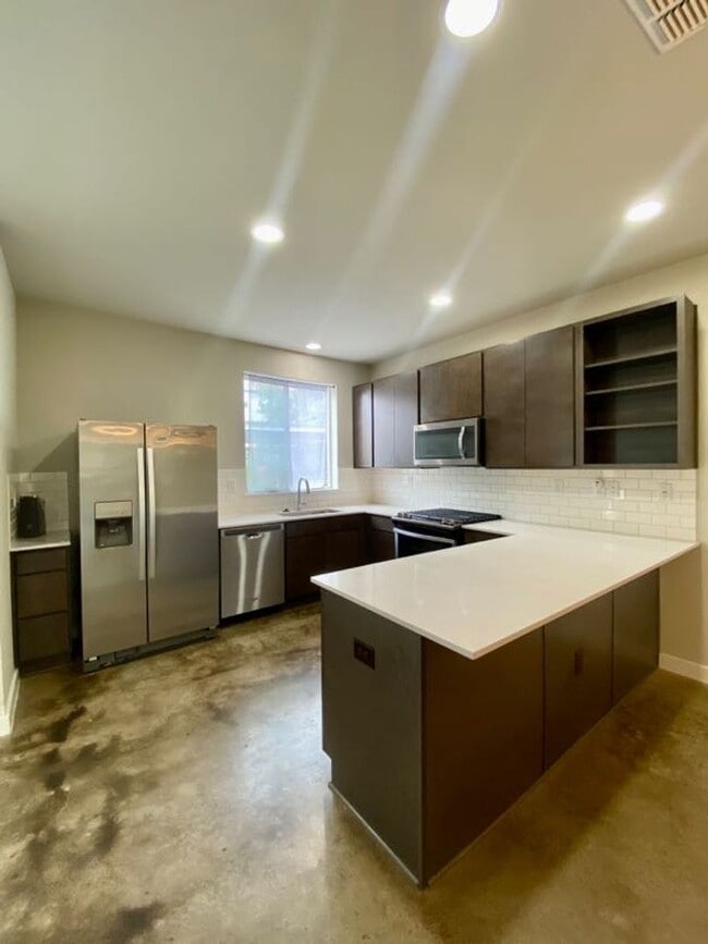 Building Photo - Beautiful Home Move in Ready Located minutes from Southtown!