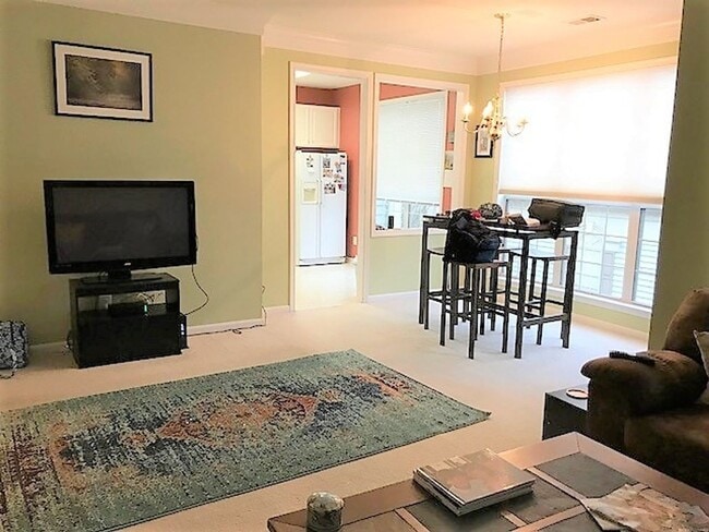 Building Photo - Beautiful Top Floor 2 Level 2 Bed 2.5 Bath...