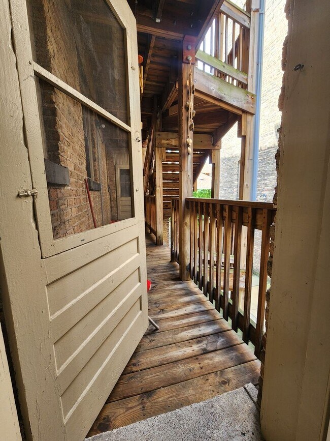 Building Photo - Spacious and Bright 1 Bedroom in Northpark