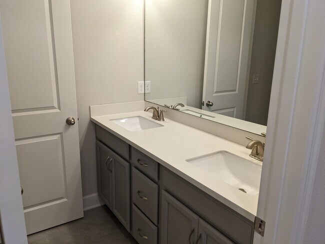 Building Photo - 25 Ibiza Ct