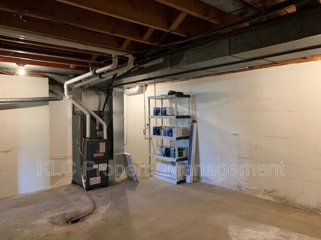 Building Photo - 36093 Tabor Rd
