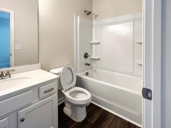 Building Photo - House 4 Beds 3.5 Baths