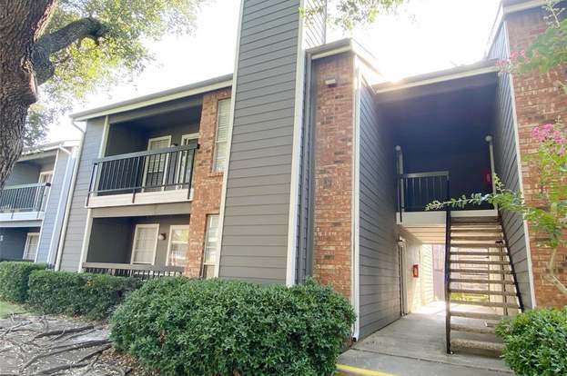 Building Photo - 18333 Roehampton Dr