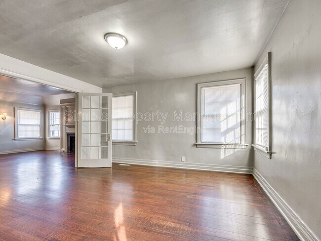 Building Photo - 816 NE 20th St