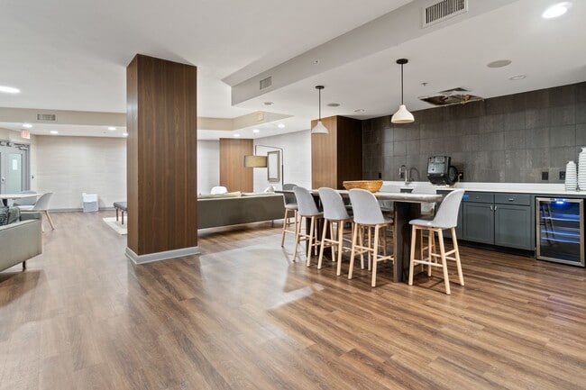 Building Photo - Penn Quarter Condo | Studio | 1 Bath | 450 Sf