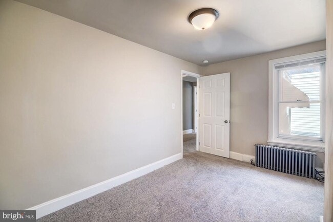 Building Photo - 1909 W 8th St