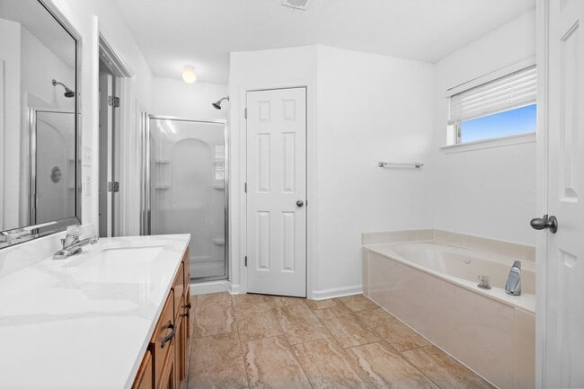 Building Photo - Updated 4bd 2 bath in Southaven