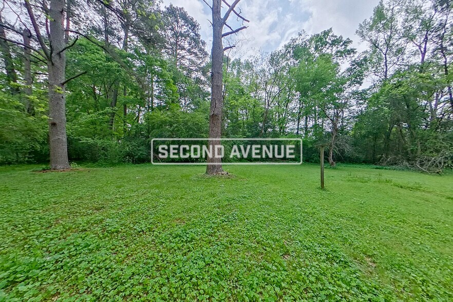 Building Photo - 241 Lake Dr NE