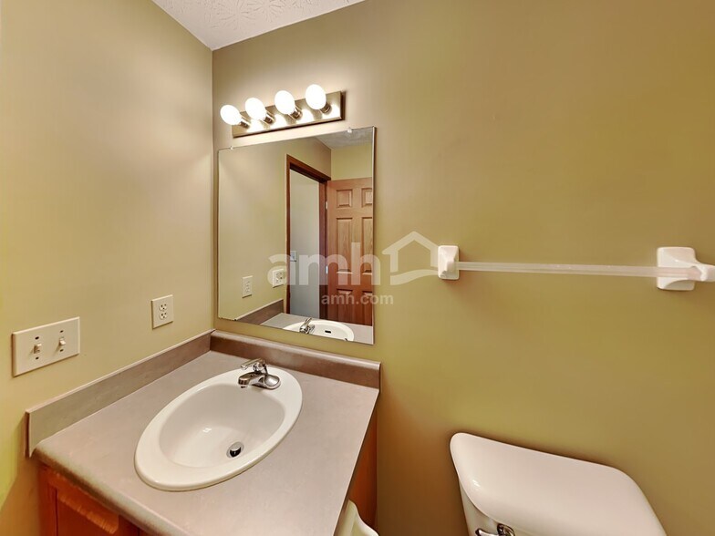 Building Photo - 6038 Platinum Dr