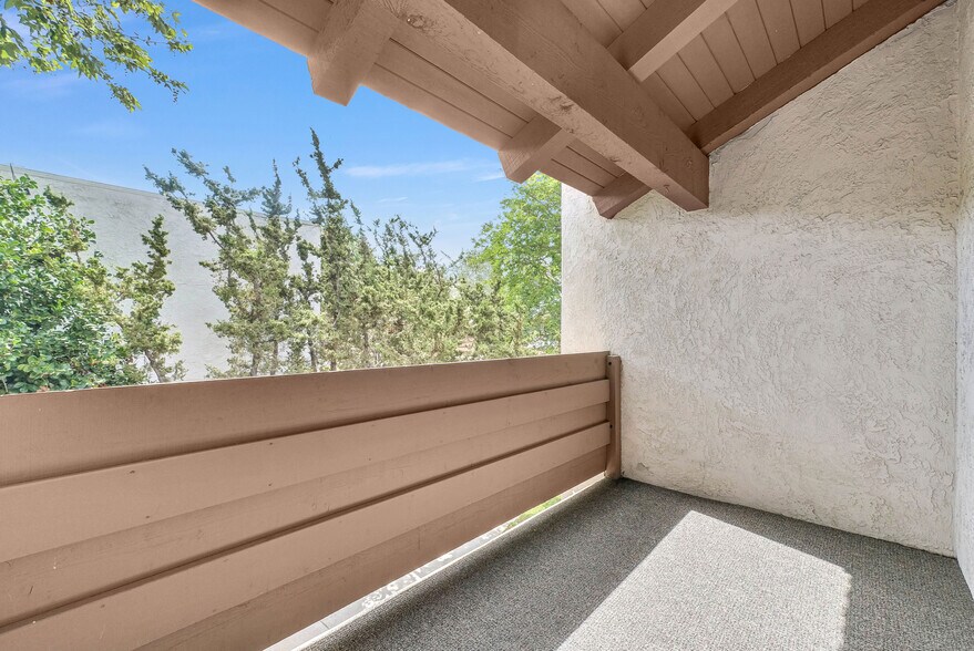 Building Photo - 17552 Vandenberg Ln