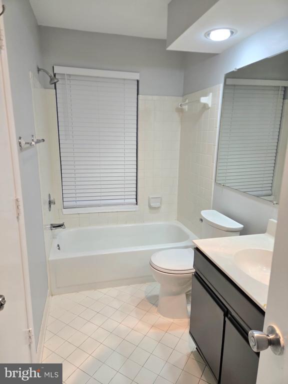 Building Photo - 3315 Sir Thomas Dr