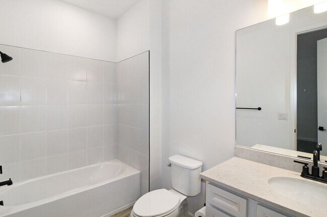 Building Photo - Beachwalk Annual Pool Home for Rent