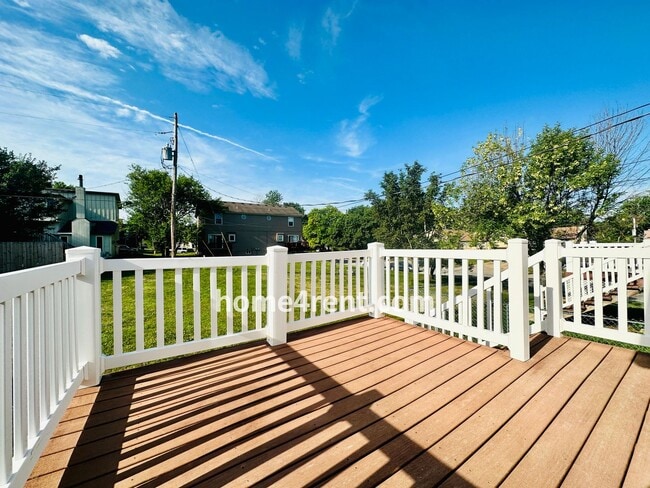 Building Photo - Updated Kitchen, Composite Deck and Refrig...