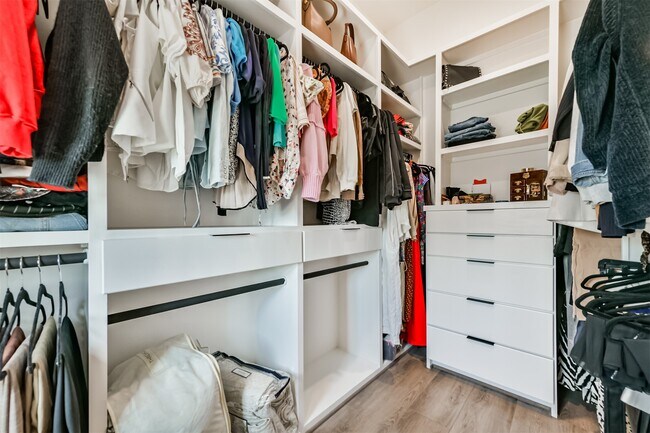 Building Photo - 4211 Nichols St