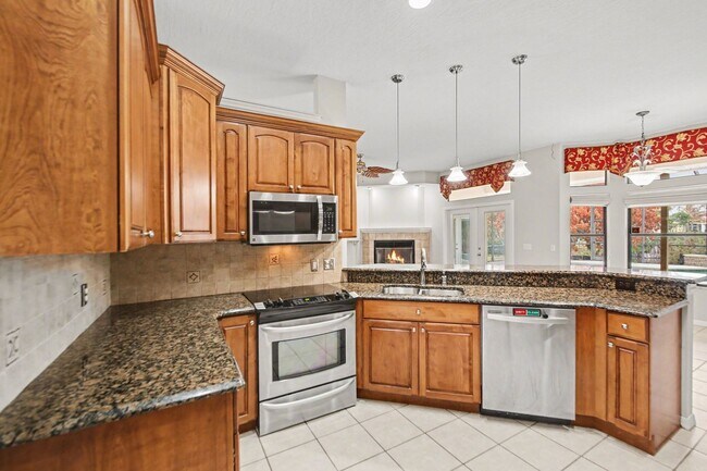 Building Photo - Canal front home!