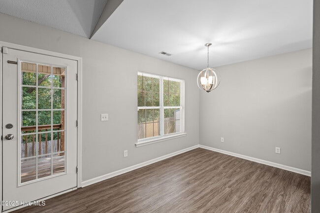 Building Photo - 200 Druid Ct
