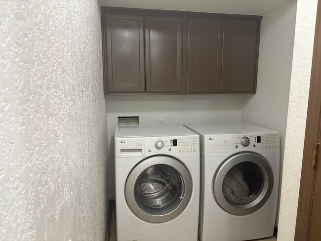 Building Photo - Modern Comfort in NE OKC – 3 Bed, 2.5 Bath...