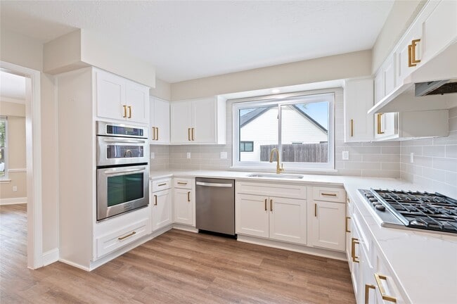 Building Photo - 15411 Woodcote Ct